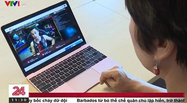 Đây không phải lần đầu tiên Độ Mixi lên sóng VTV, trước đó anh bị khiển trách vì cách nói chuyện không phù hợp.