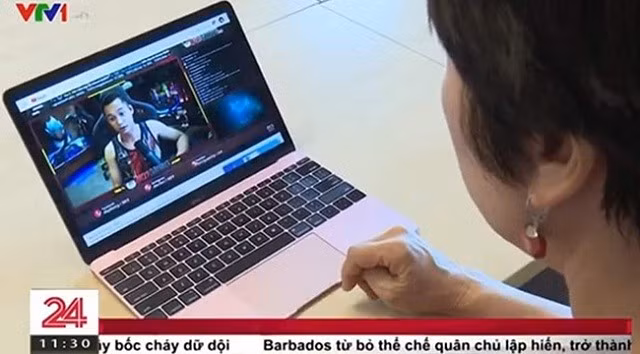 Đây không phải lần đầu tiên Độ Mixi lên sóng VTV, trước đó anh bị khiển trách vì cách nói chuyện không phù hợp.