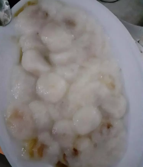 Vì nặn bánh trôi tròn dễ quá nên có lẽ chị em sáng tạo thế này để tăng độ khó của game.