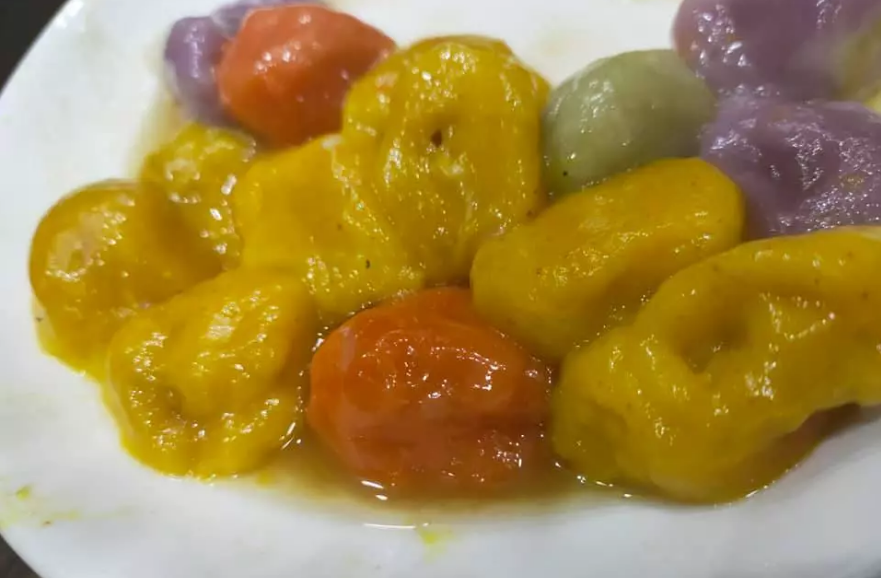 Bên cạnh những đĩa bánh đẹp lung linh, đủ sắc màu được cư dân mạng hào hứng đem khoe thì vẫn còn có những chiếc bánh trôi, bánh chay với hình thù nát bét. Ảnh: Tổng hợp