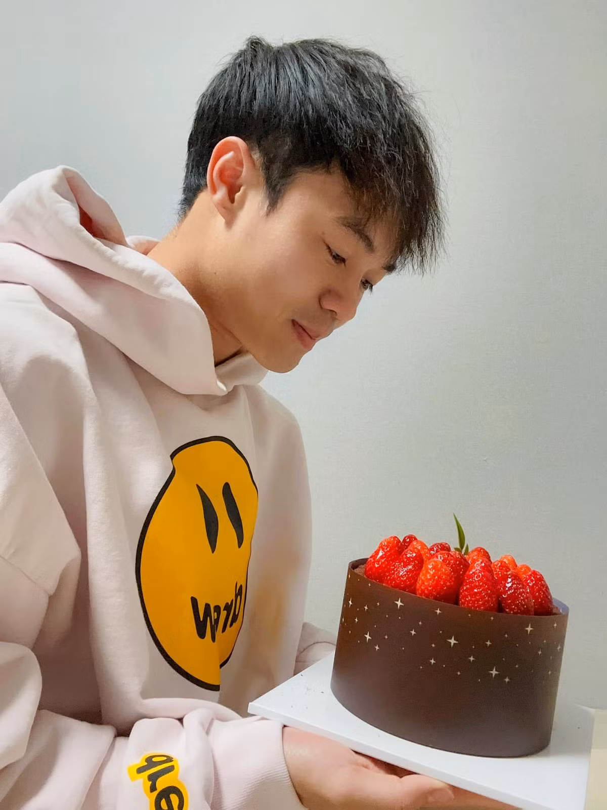 Không chỉ là một chân sút tài năng trên sân cỏ mà cầu thủ Văn Toàn còn có sự nghiệp kinh doanh riêng phát triển để hỗ trợ gia đình đổi đời.