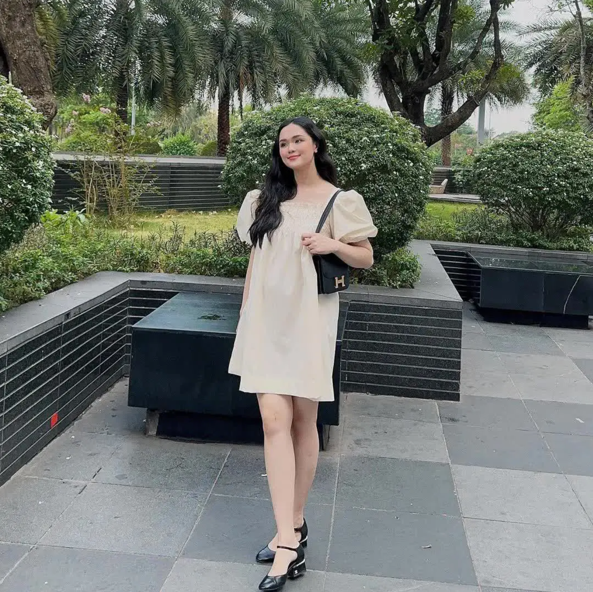 Quỳnh Anh không hoạt động nghệ sĩ nhưng lại có gu thời trang xa xỉ, sở hữu bộ sưu tập túi xách tay tiền tỷ đến từ những thương hiệu đình đám như Hermes, Chanel, Gucci, Dior, Louis Vuitton…