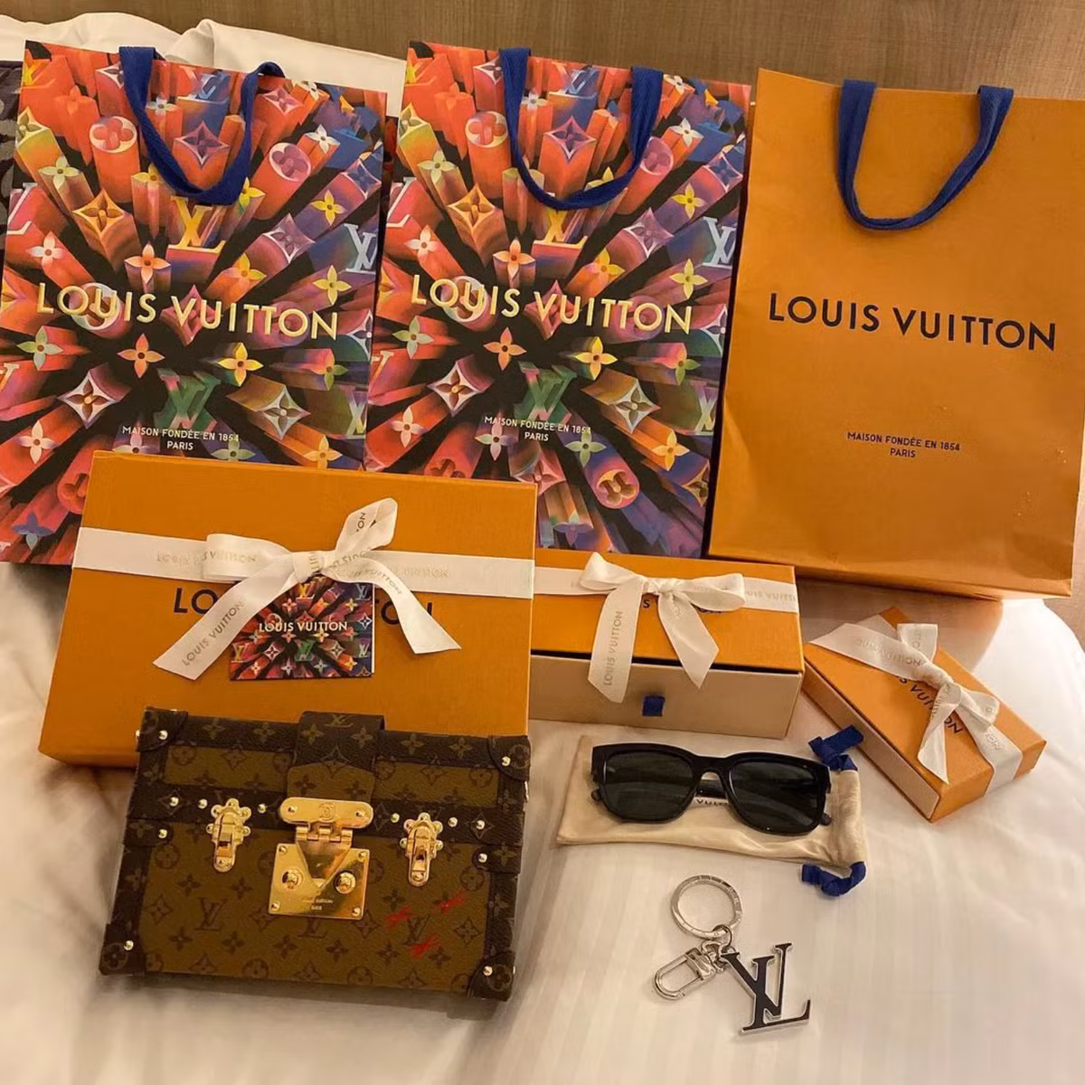 Vốn nổi tiếng là tay chơi hàng hiệu chả kém gì các mỹ nhân Vbiz, Quỳnh Anh từng chi mạnh tay cả trăm triệu mua một chiếc túi Hermes.