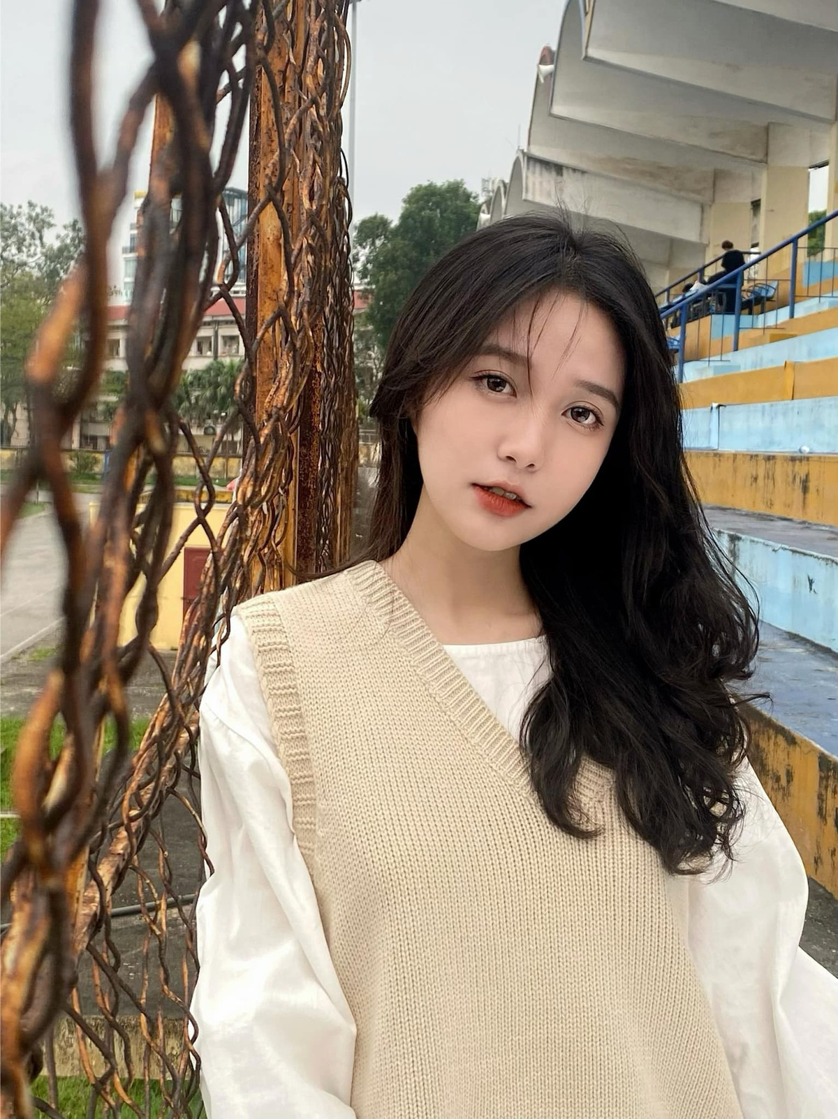 Tuy được biết đến với ngoại hình xinh đẹp, nữ tính nhưng Trà My lại tự nhận không quá tự tin vào vẻ ngoài của mình.