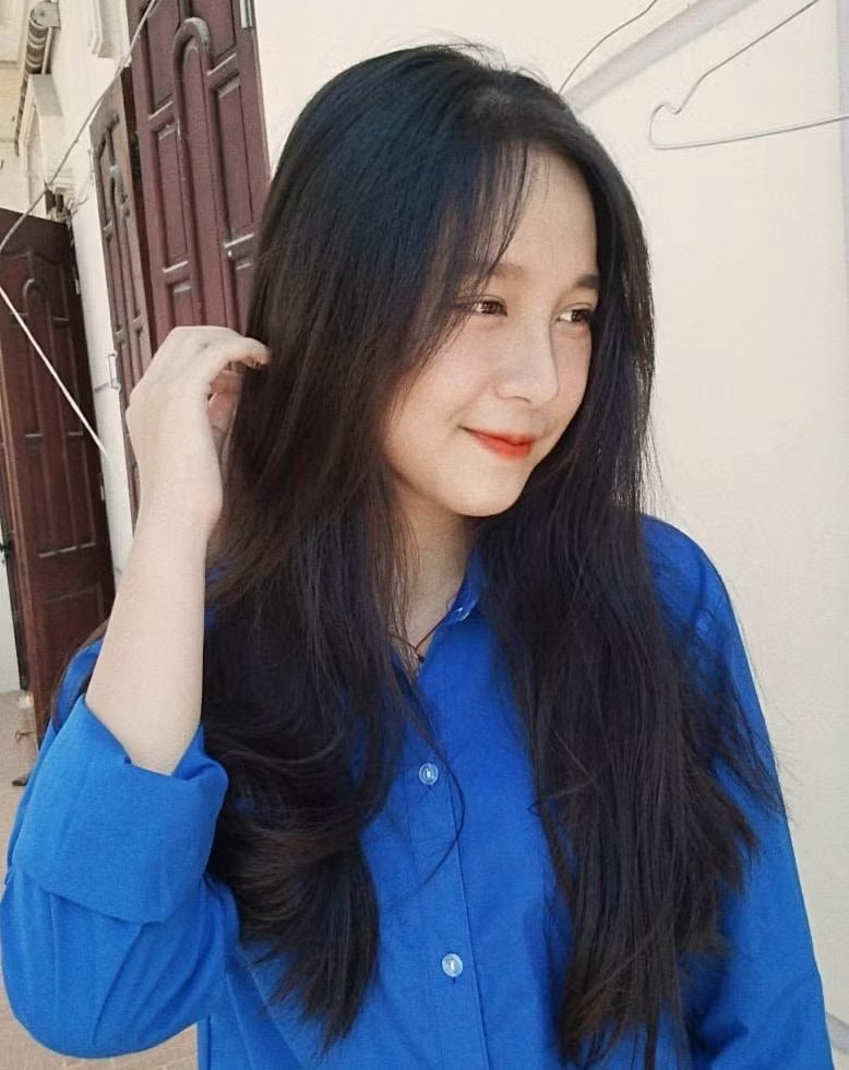 Nhờ sở hữu sống mũi cao, làn da trắng nên Trà My không cần ăn mặc cầu kì cũng đã thu về bộn nút like.