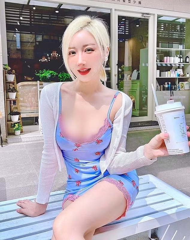 Đứng trước sự phản ứng mạnh mẽ của cư dân mạng, hot girl Diệp Ny Ny vẫn giữ thái độ im lặng dửng dưng, cô nàng vẫn tiếp tục chia sẻ những hình ảnh khác của mình.