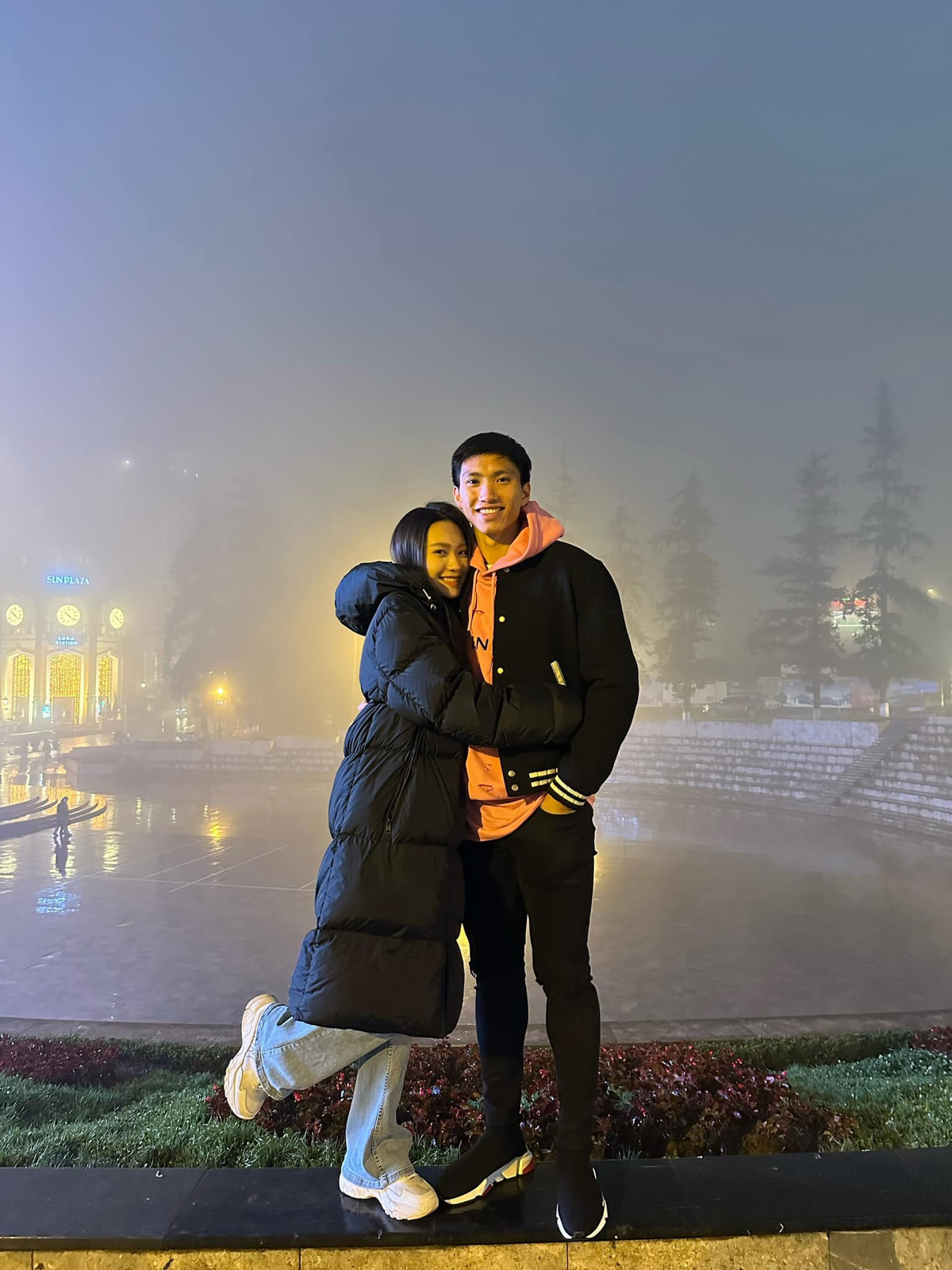 Sau khi công khai chuyện tình cảm, cặp đôi trai tài gái sắc liên tục đăng tải những khoảnh khắc tình tứ trên mạng xã hội.