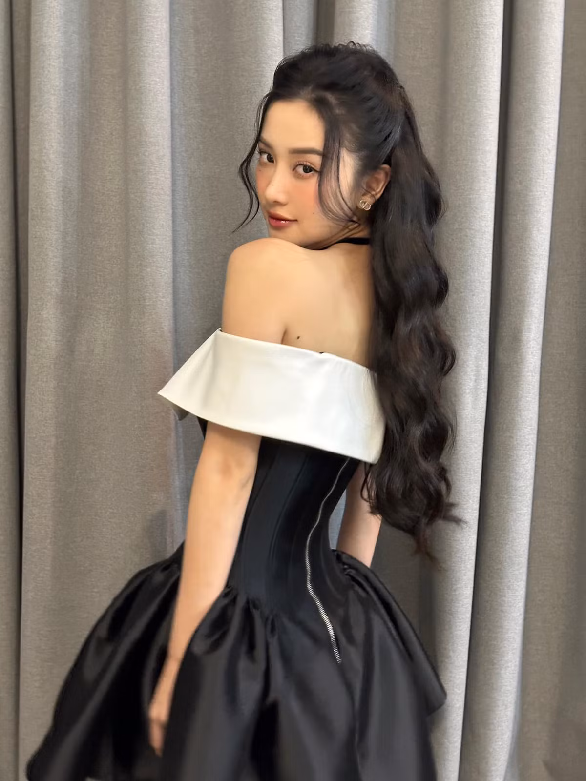 Cô nàng theo đuổi phong cách gợi cảm, khác hẳn hình ảnh thuần khiết ngày trước. Ảnh: Tổng hợp