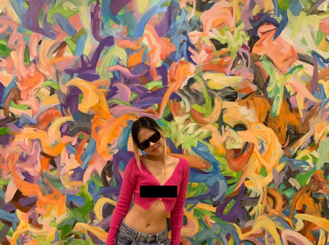 Nữ rapper 2K của làng rap Việt thường xuyên lên sóng những ảnh ọt cực cháy, nào là khoe dáng xịn với bikini hay nổi loạn show trọn vòng 3 trước ống kính.