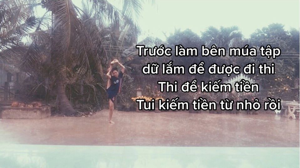 Võ Thành Ý từng chia sẻ trên trang cá nhân cho biết từ khi học lớp 10, anh chàng đã có niềm đam mê kiếm tiền như tập múa, biểu diễn để kiếm tiền; lượm trái bàng, nhặt lon bia mang đi bán,...Đến năm 2017 anh lại bén duyên với TikTok và mở ra nhiều cơ hội hơn cho bản thân.