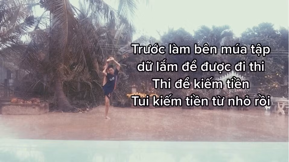 Võ Thành Ý từng chia sẻ trên trang cá nhân cho biết từ khi học lớp 10, anh chàng đã có niềm đam mê kiếm tiền như tập múa, biểu diễn để kiếm tiền; lượm trái bàng, nhặt lon bia mang đi bán,...Đến năm 2017 anh lại bén duyên với TikTok và mở ra nhiều cơ hội hơn cho bản thân.