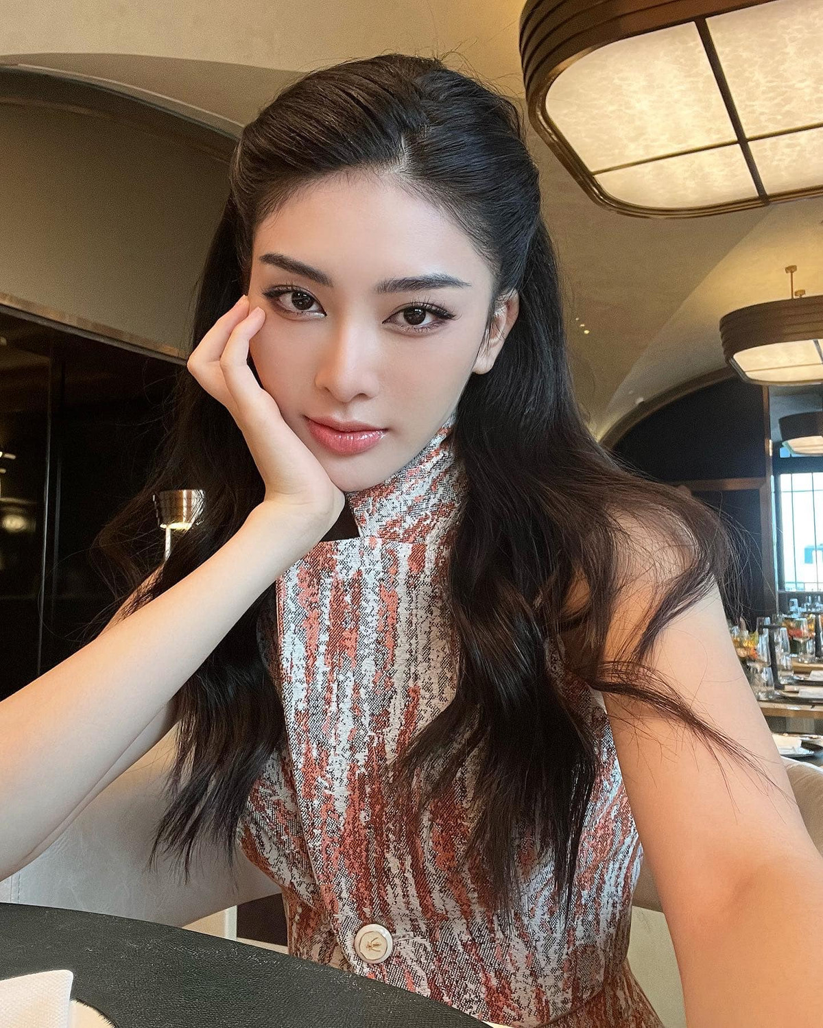 Cô từng là sinh viên khoa Múa trường Đại học Văn hóa Nghệ thuật Quân đội, hiện tại cô đang làm mẫu ảnh tự do. Ảnh: Tổng hợp