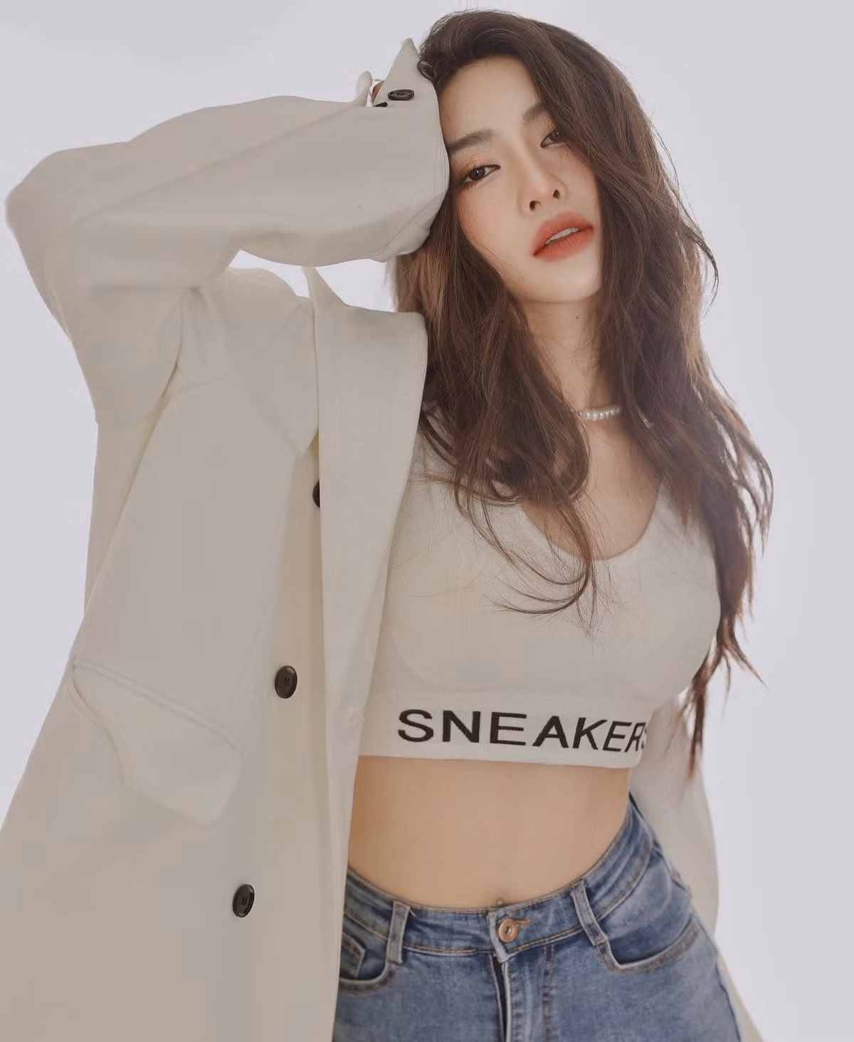 Mặc dù ồn ào này chỉ nghiêng về hot girl Trương Diệu Linh, thế nhưng Lê Bống bất ngờ bị kéo vào, thậm chí bị bịa đặt lời nói khiến netizen xôn xao.