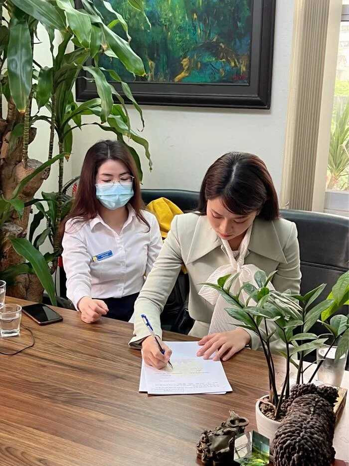 Ngay lập tức, Lê Bống bức xúc phủ nhận về thông tin cô có phát ngôn trên. Ngoài ra cô chia sẻ ảnh làm việc cùng luật sư, giải quyết việc lan truyền thông tin sai sự thật về mình.