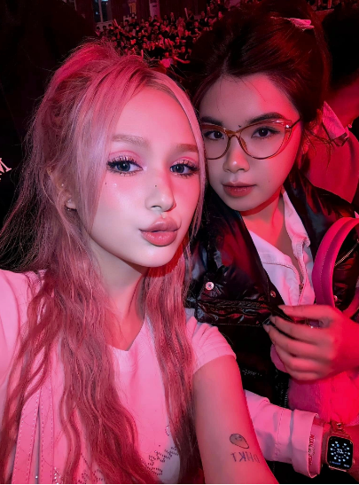 Dù vẫn kín tiếng như mọi khi, không công khai ảnh chụp chung lên MXH nhưng cặp đôi cùng có mặt trong hình ảnh được Xoài Non chia sẻ.