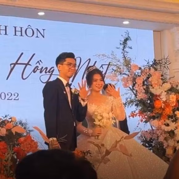 Vợ chồng streamer PewPew - Hồng Nhật khá kín tiếng, hiếm khi chia sẻ về cuộc sống sau khi kết hôn.