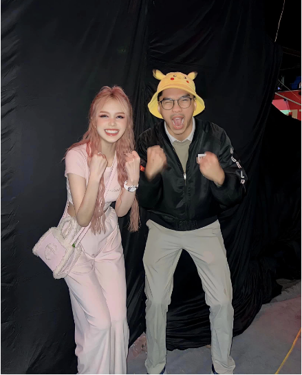 Trong sự kiện của Độ Mixi mới đây, PewPew và Hồng Nhật đã có mặt vì họ là những người anh em thân thiết trong hội "tứ hoàng streamer".