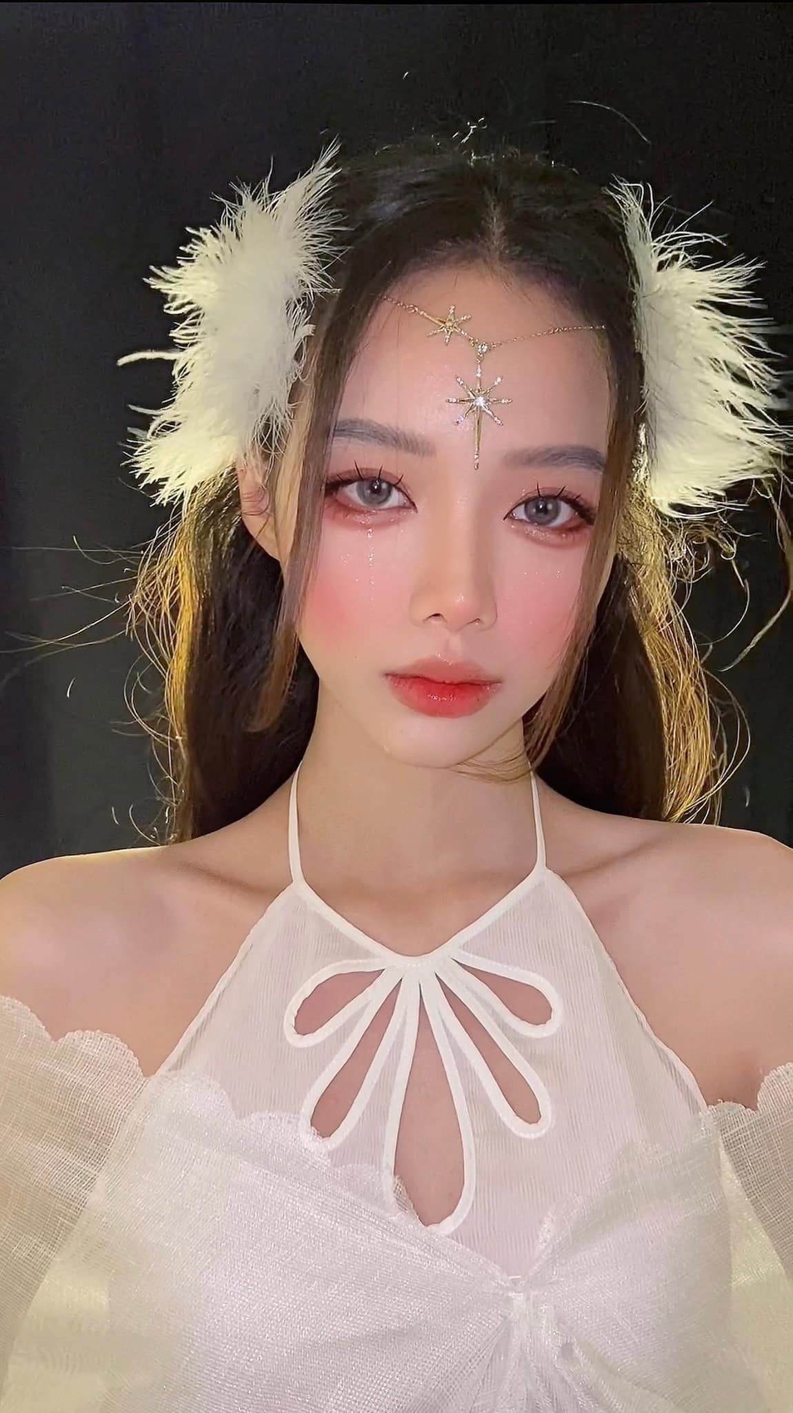 Nhờ chiếc mũi ưng ý, cô bạn cũng trở nên tự tin, nguồn năng lượng toát ra từ những bức ảnh cũng khiến cho người xem cảm thấy yêu thích và mê đắm hơn.