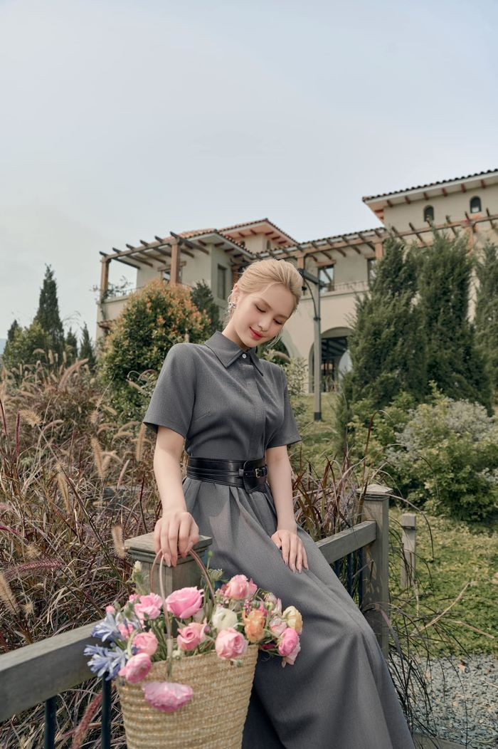 Nhiều người cho rằng mỹ nhân sinh năm 2002 sẽ phù hợp hơn với những phong cách nhẹ nhàng, trong trẻo.