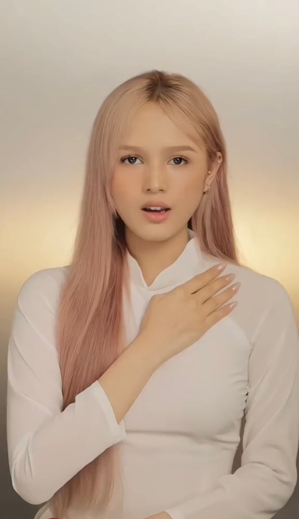 Mới đây, trên trang cá nhân của mình, hot girl Xoài Non đã đăng tải đoạn clip nhận về nhiều sự quan tâm của độc giả.