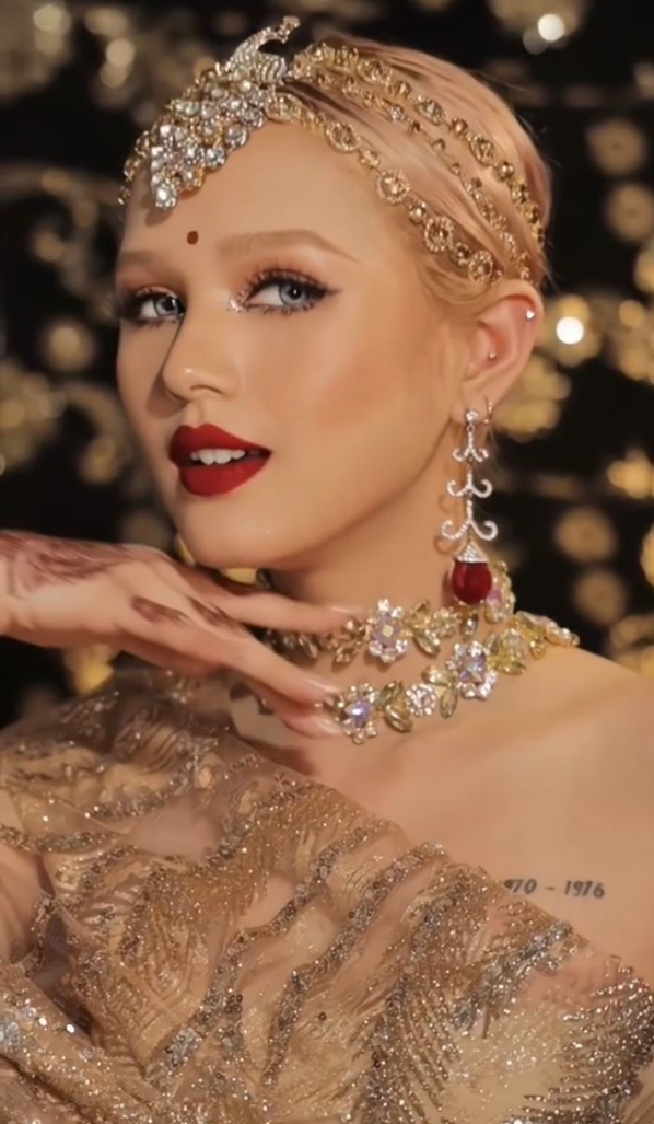 Đa phần người hâm mộ đều dành lời khen cho vẻ đẹp sắc sảo và quyến rũ của cô khi cosplay gái Ấn.