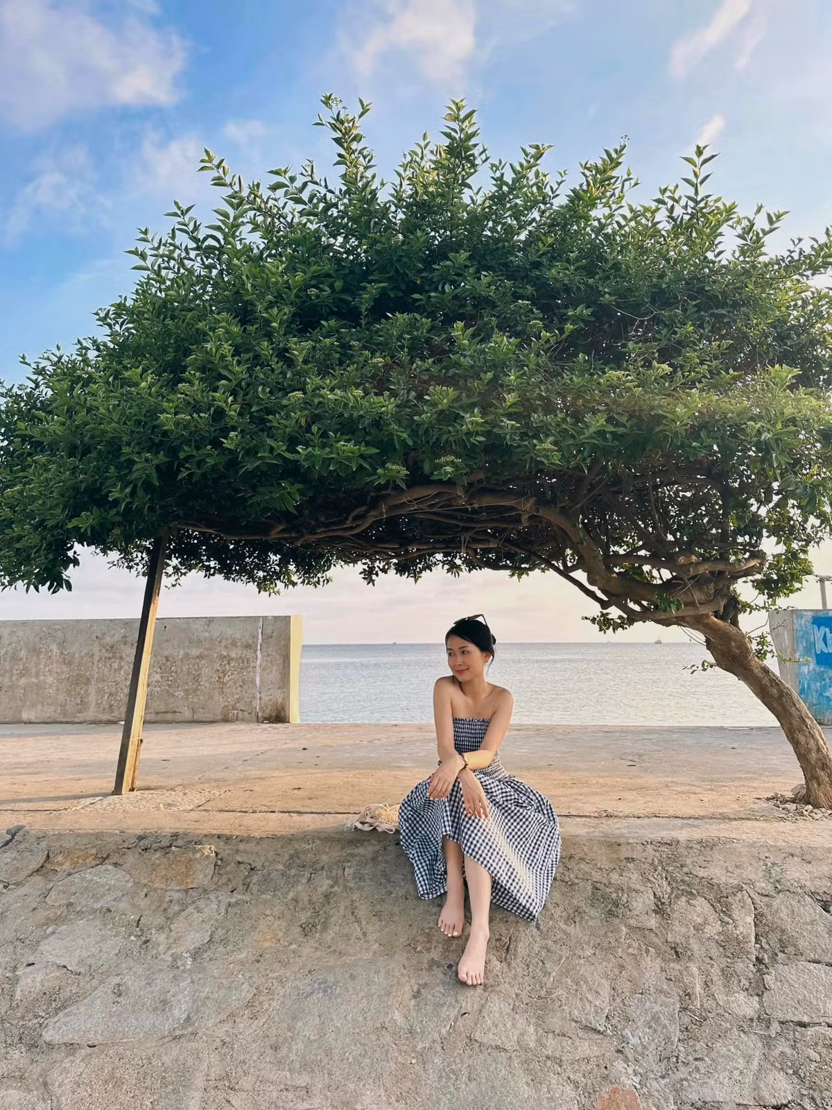 Dù chỉ rộng vỏn vẹn 18km2 nhưng đảo Phú Quý vẫn rất thu hút khách du lịch bởi chỗ nào cũng đẹp như tranh vẽ. Ảnh: Kim Lee