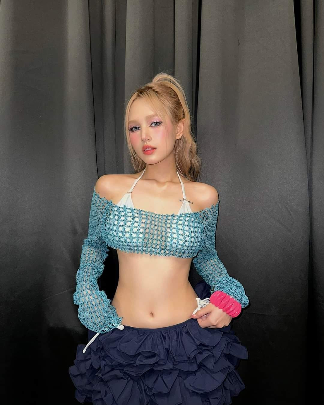 Dù được gả nhà hào môn, song cô nàng sinh năm 2002 vẫn tự lập với công việc riêng của mình, cô và chồng hiện đang kinh doanh một cửa hàng đồ ăn.