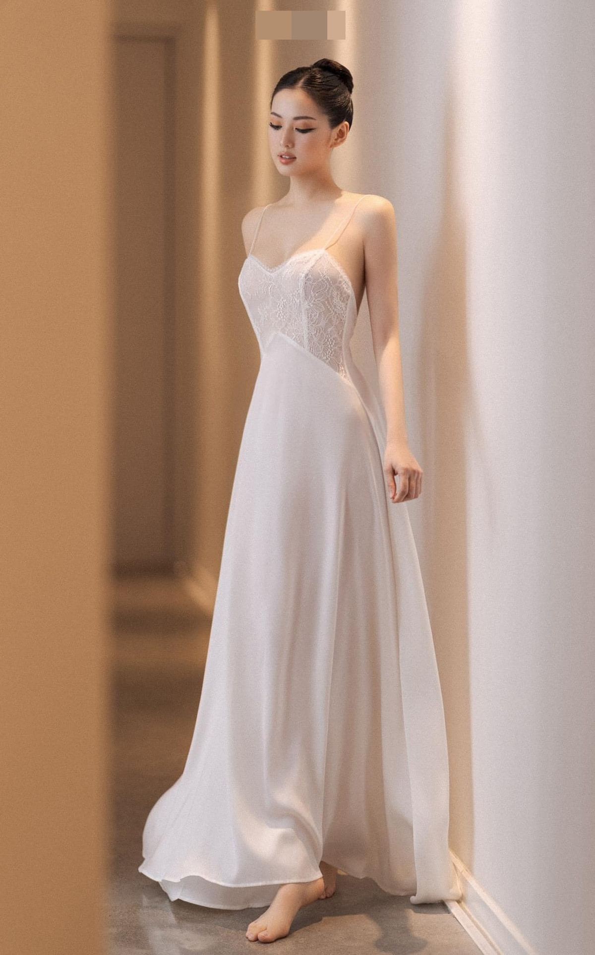 Qua những khoảnh khắc gợi cảm nhưng không phản cảm này, Tâm Tít được người hâm mộ dành tặng danh xưng "bà hoàng váy ngủ".