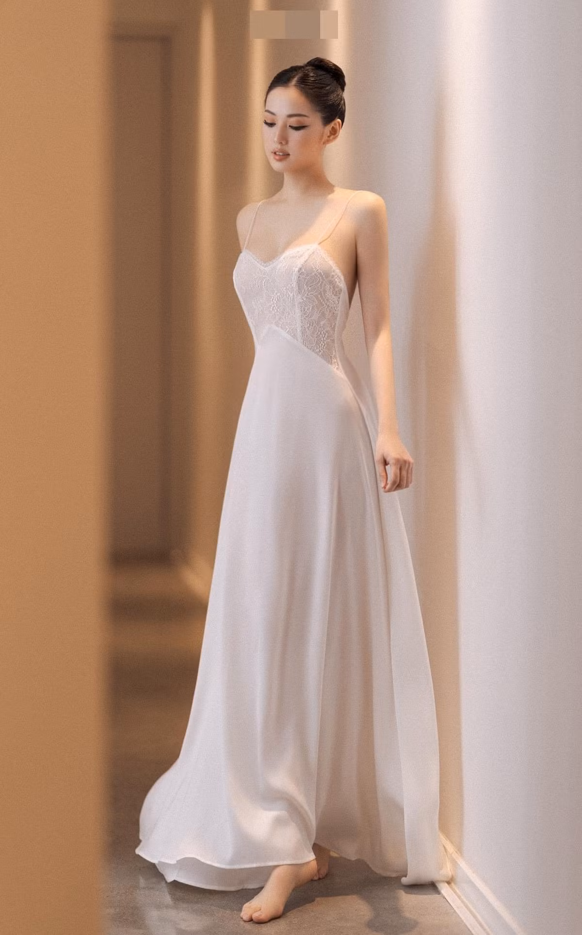 Qua những khoảnh khắc gợi cảm nhưng không phản cảm này, Tâm Tít được người hâm mộ dành tặng danh xưng "bà hoàng váy ngủ".