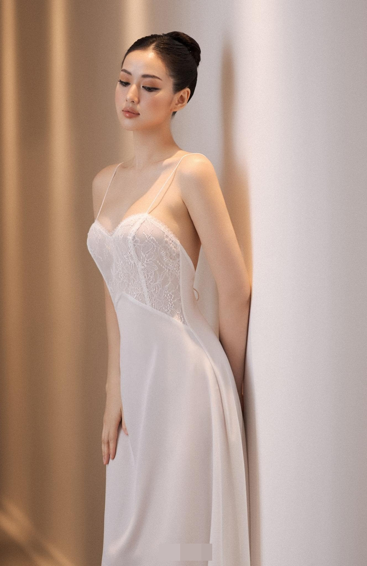 Những hình ảnh diện váy ngủ mới nhất của Tâm Tít nhận được những phản hồi tích cực từ cư dân mạng.