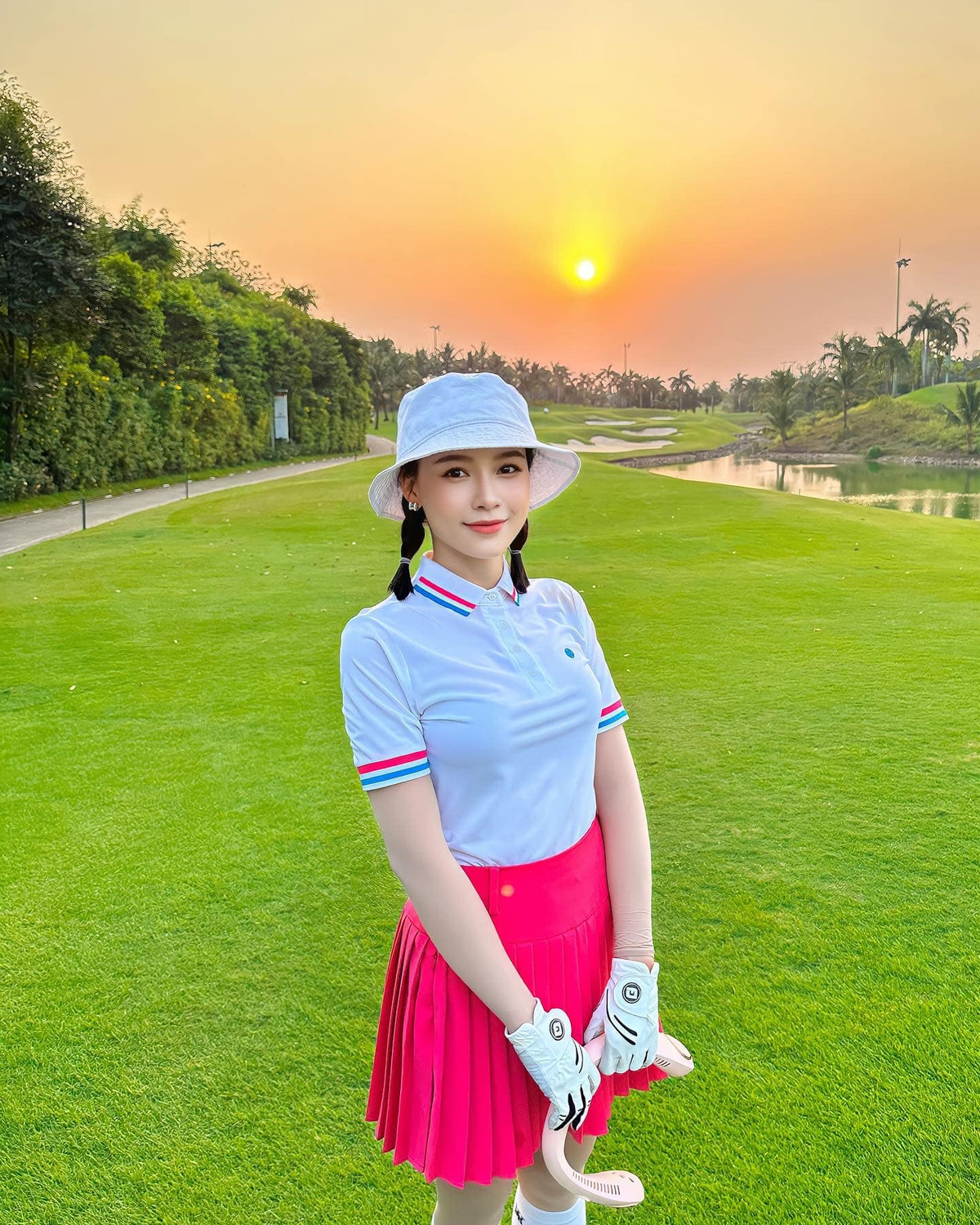 Mỹ nhân Sài Thành còn gây sốt khi xây tiếp siêu biệt thự. Ước tính số tài sản của cô hiện tại phải gần trăm tỷ.