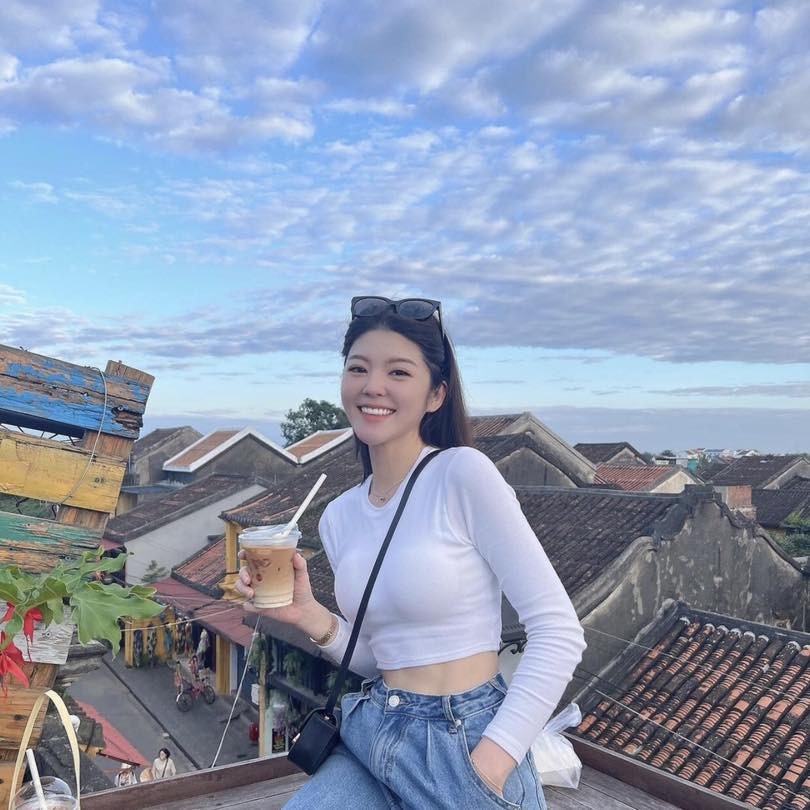 Những quán cafe trên sân thượng cũng là điểm check in ở Hội An hút du khách.