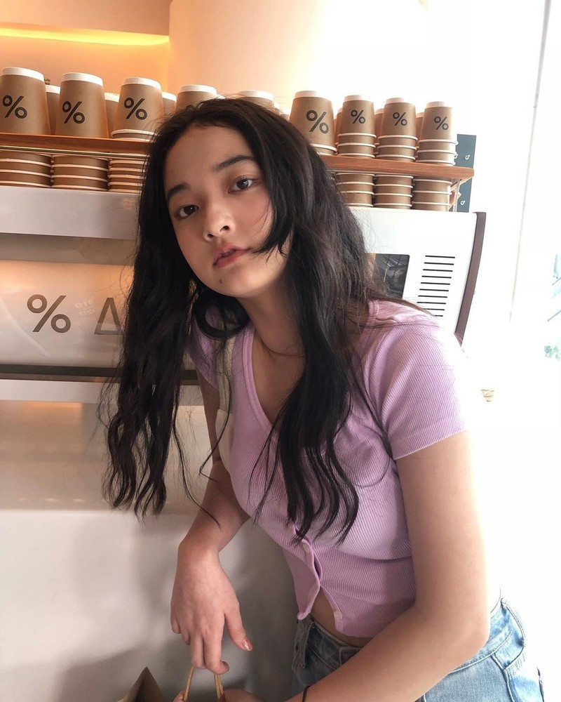 So với những người đẹp tuân theo kiểu mẫu gầy gò thường thấy, Crystal Yu "có da có thịt" hơn.