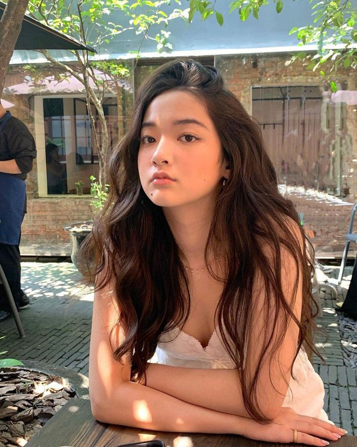 Crystal Yu đầy đặn nhưng nét nào ra nét đó, tỷ lệ dáng người cân đối.