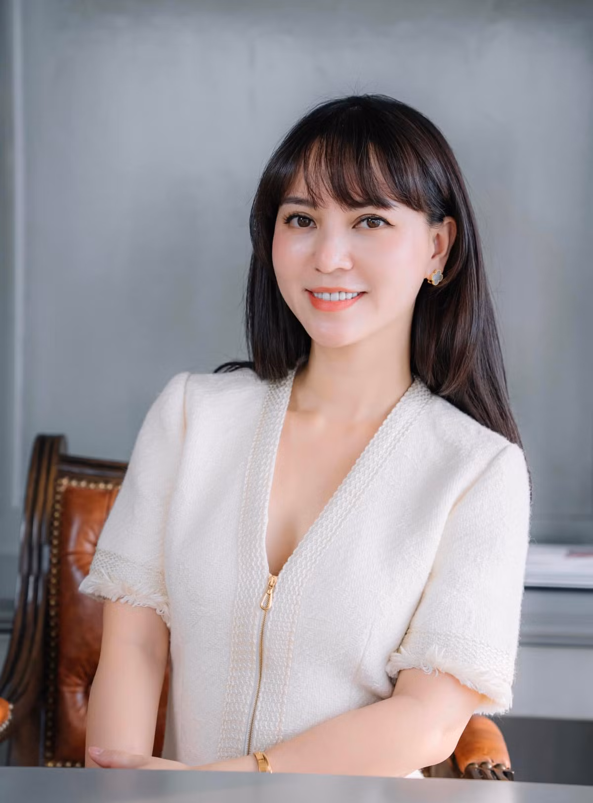 Beauty blogger noi tieng ung xu kheo voi me chong la ai?