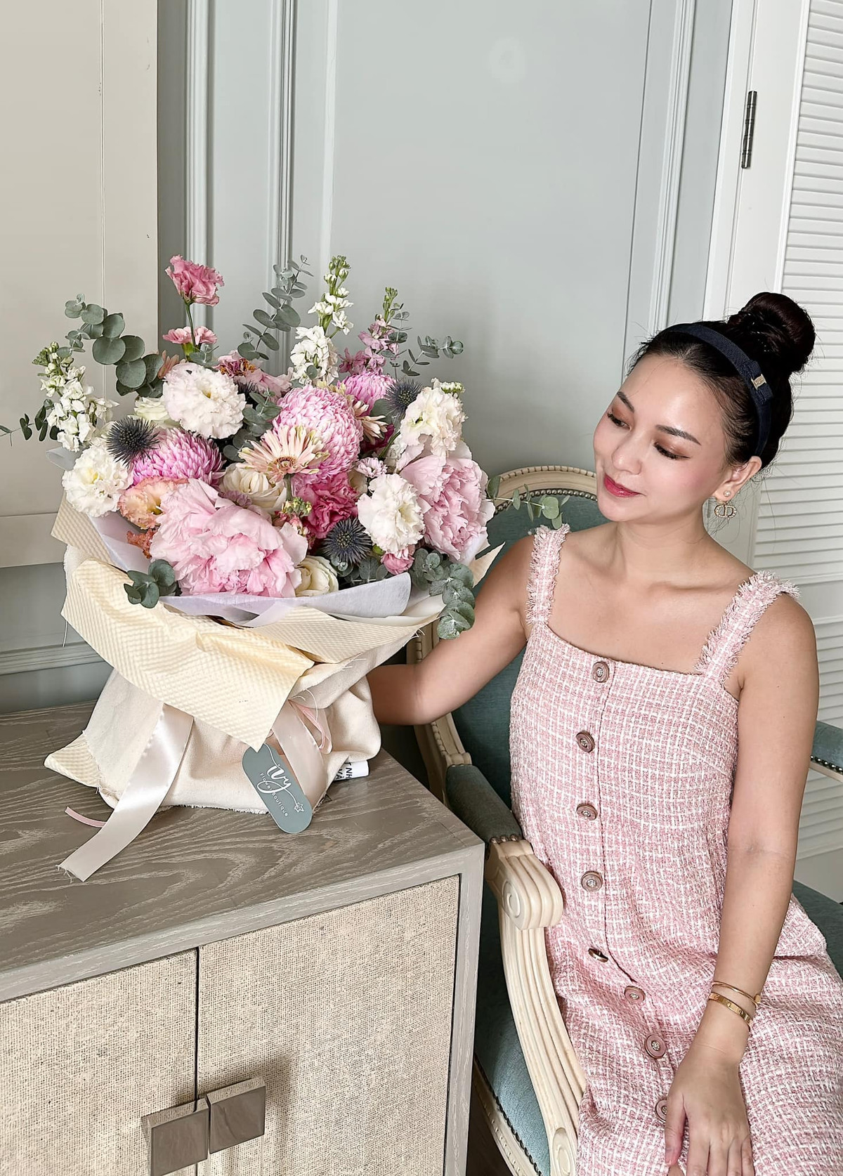 Trên các trang mạng xã hội cá nhân, Hannah Olala thường xuyên đăng tải các clip chia sẻ về mỹ phẩm và làm đẹp một cách có kiến thức.