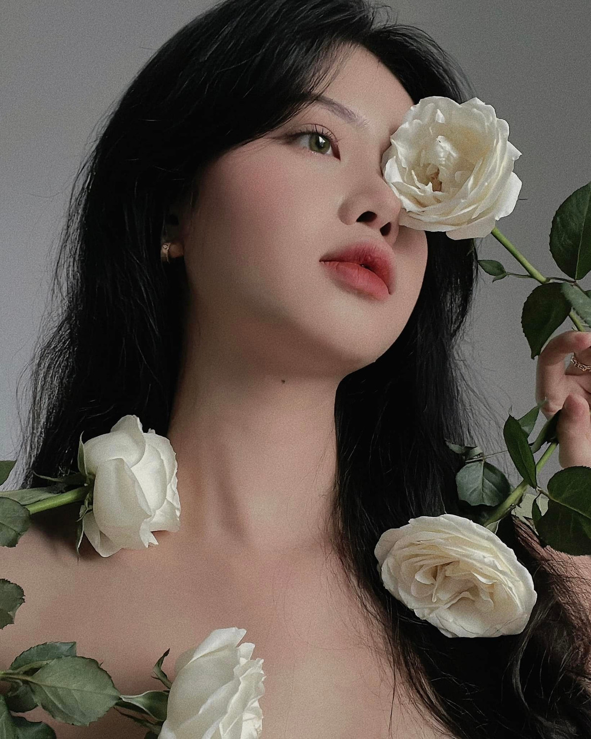 Khi rời bục giảng, cô giáo hot girl sở hữu một thân hình hoàn hảo, có thể cân hết mọi phong cách, từ đáng yêu, trẻ trung đến quyến rũ, sành điệu.