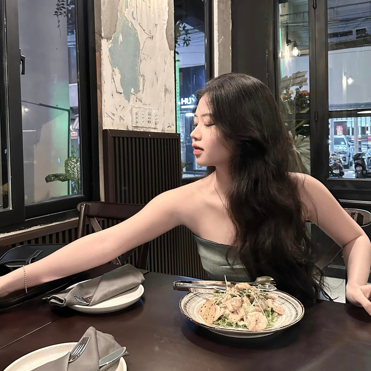 Trà Giang cho biết cô nàng đã tốt nghiệp chuyên ngành Giáo dục Tiểu học tại trường ĐH Quy Nhơn.