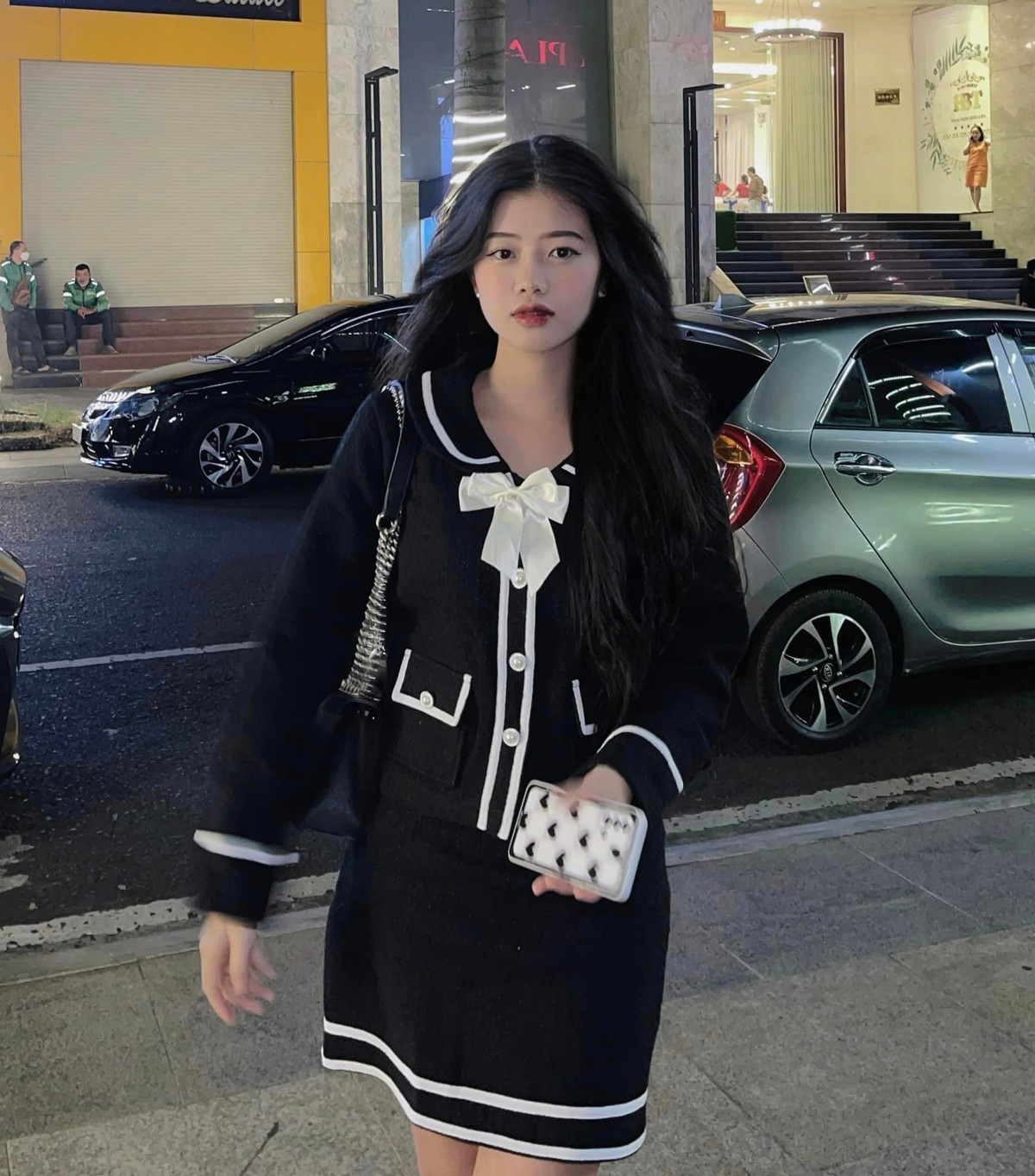 Hiện tại, ngoài thời gian đi dạy ở trường, Trà Giang còn làm mẫu ảnh, KOL.