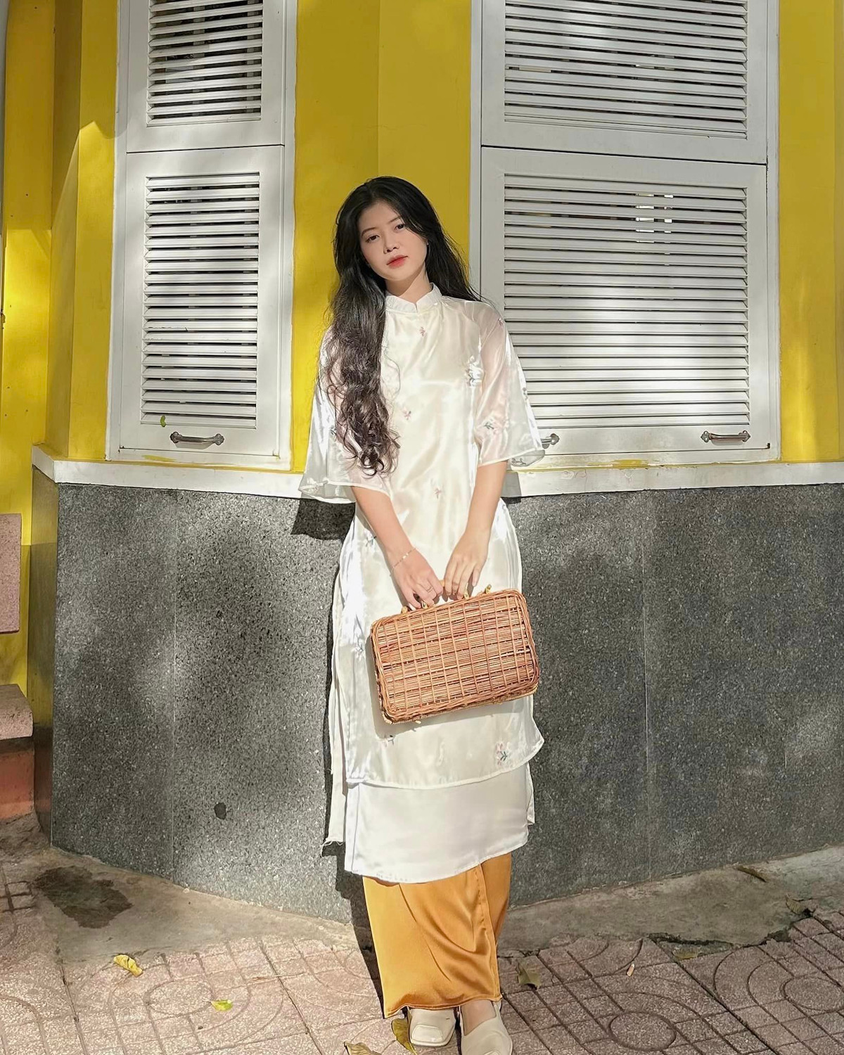 Không chỉ có gu thời trang độc đáo, Trà Giang khi bỏ khẩu trang ra còn nhận được rất nhiều lời khen ngợi bởi nhan sắc xinh đẹp.