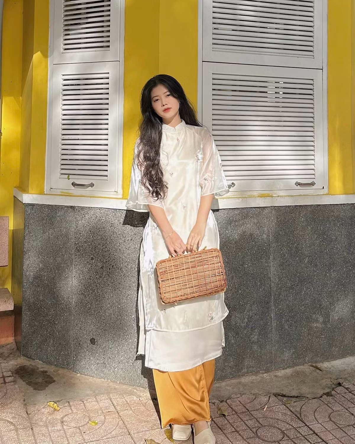 Không chỉ có gu thời trang độc đáo, Trà Giang khi bỏ khẩu trang ra còn nhận được rất nhiều lời khen ngợi bởi nhan sắc xinh đẹp.