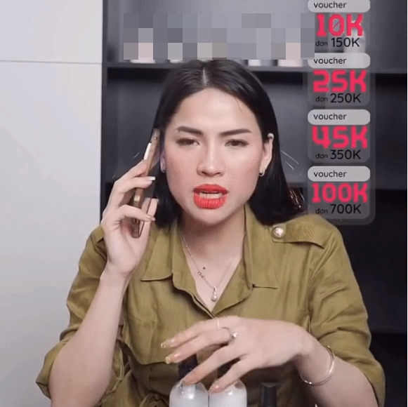 Trong video tung ra trước livestream "chiến thần" Hà Linh chỉ có câu "xanh 18 cành, nâu chỉ 11 cành", điều này khiến người xem hiểu lầm giá bán của 2 sản phẩm này chỉ là 11K và 18K, làm bên phân phối, đại lý hoang mang với mức giá bán chỉ bằng 1/6 giá nhập từ xưởng.