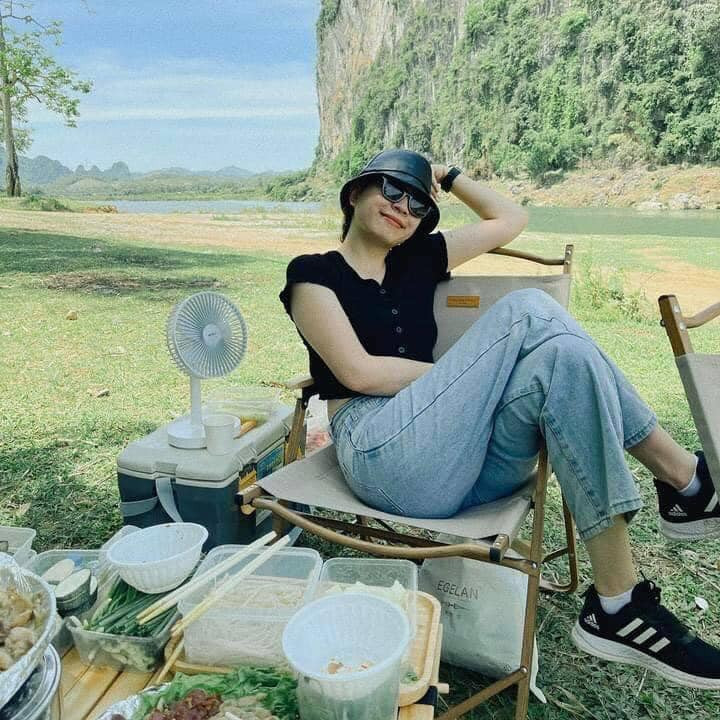 Sông Bôi - Hoà Bình cũng được liệt kê vào danh sách điểm check in nghỉ lễ 30/4 dài ngày sắp tới. Đây được xem là nơi cắm trại được nhiều gia đình lựa chọn. Ảnh: Nguyễn Hồng Thu Trang