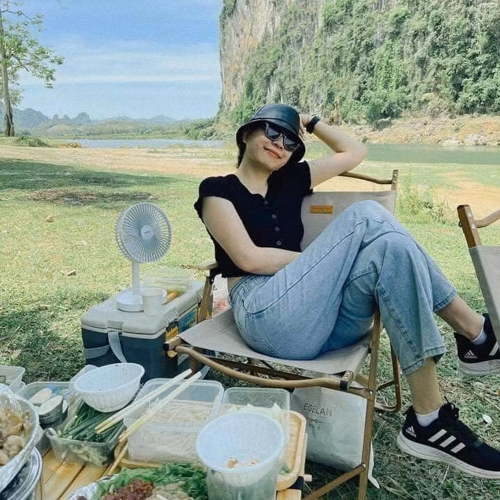 Sông Bôi - Hoà Bình cũng được liệt kê vào danh sách điểm check in nghỉ lễ 30/4 dài ngày sắp tới. Đây được xem là nơi cắm trại được nhiều gia đình lựa chọn. Ảnh: Nguyễn Hồng Thu Trang