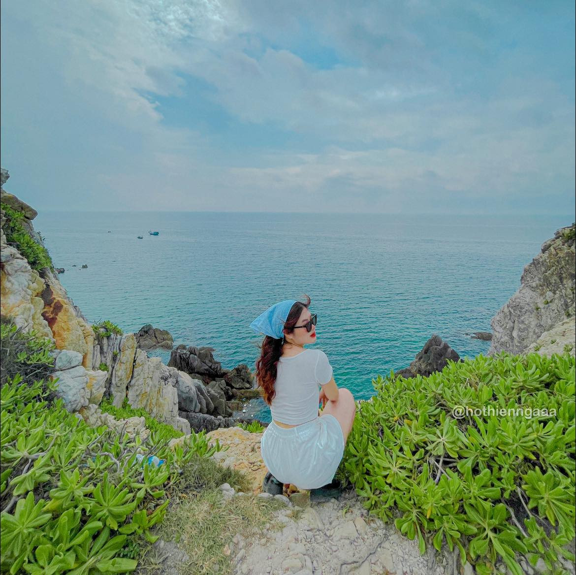 Không chỉ có những đường bờ biển với cát trắng thơ mộng, Quan Lạn còn vô số góc check in sống ảo cho du khách. Ảnh: Hồ Thiên Nga