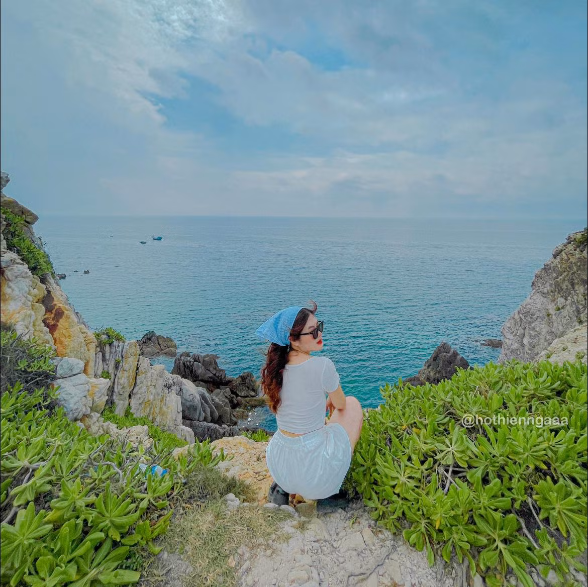 Không chỉ có những đường bờ biển với cát trắng thơ mộng, Quan Lạn còn vô số góc check in sống ảo cho du khách. Ảnh: Hồ Thiên Nga