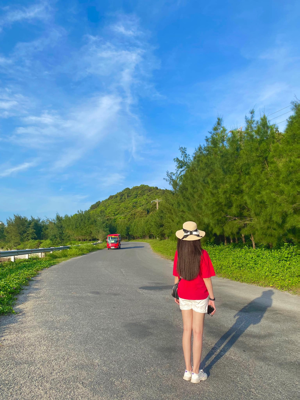 Ở gần Hà Nội và mong muốn tìm đến biển cả du khách có thể tìm đến Quan Lạn, Quảng Ninh. Ảnh: Lê Hằng