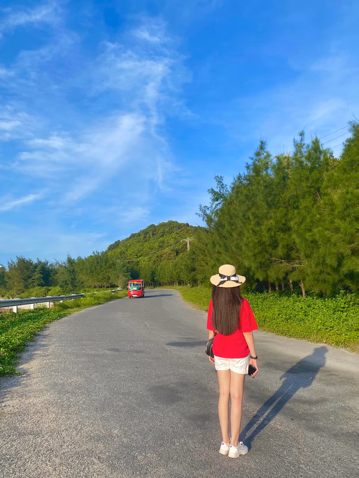 Ở gần Hà Nội và mong muốn tìm đến biển cả du khách có thể tìm đến Quan Lạn, Quảng Ninh. Ảnh: Lê Hằng