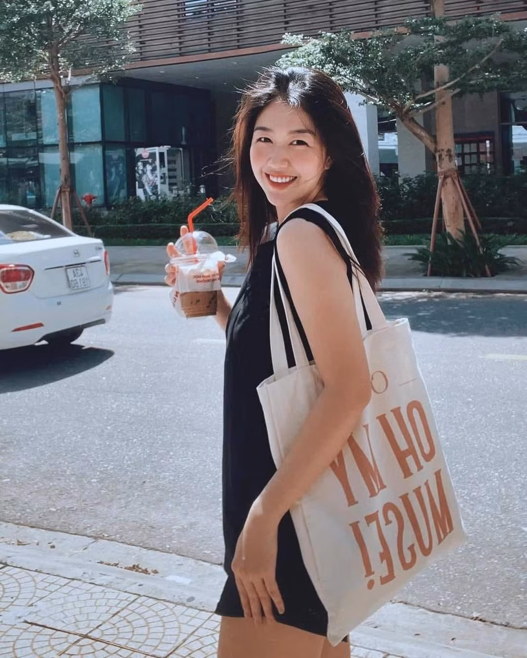 Ngoài nhan sắc, Nam Phương còn chứng minh sự tài giỏi của mình khi chỉ mất 8 năm để từ tiếp viên hàng không lên thành tiếp viên trưởng của hãng hàng không quốc gia Vietnam Airlines. Ảnh: FBNV