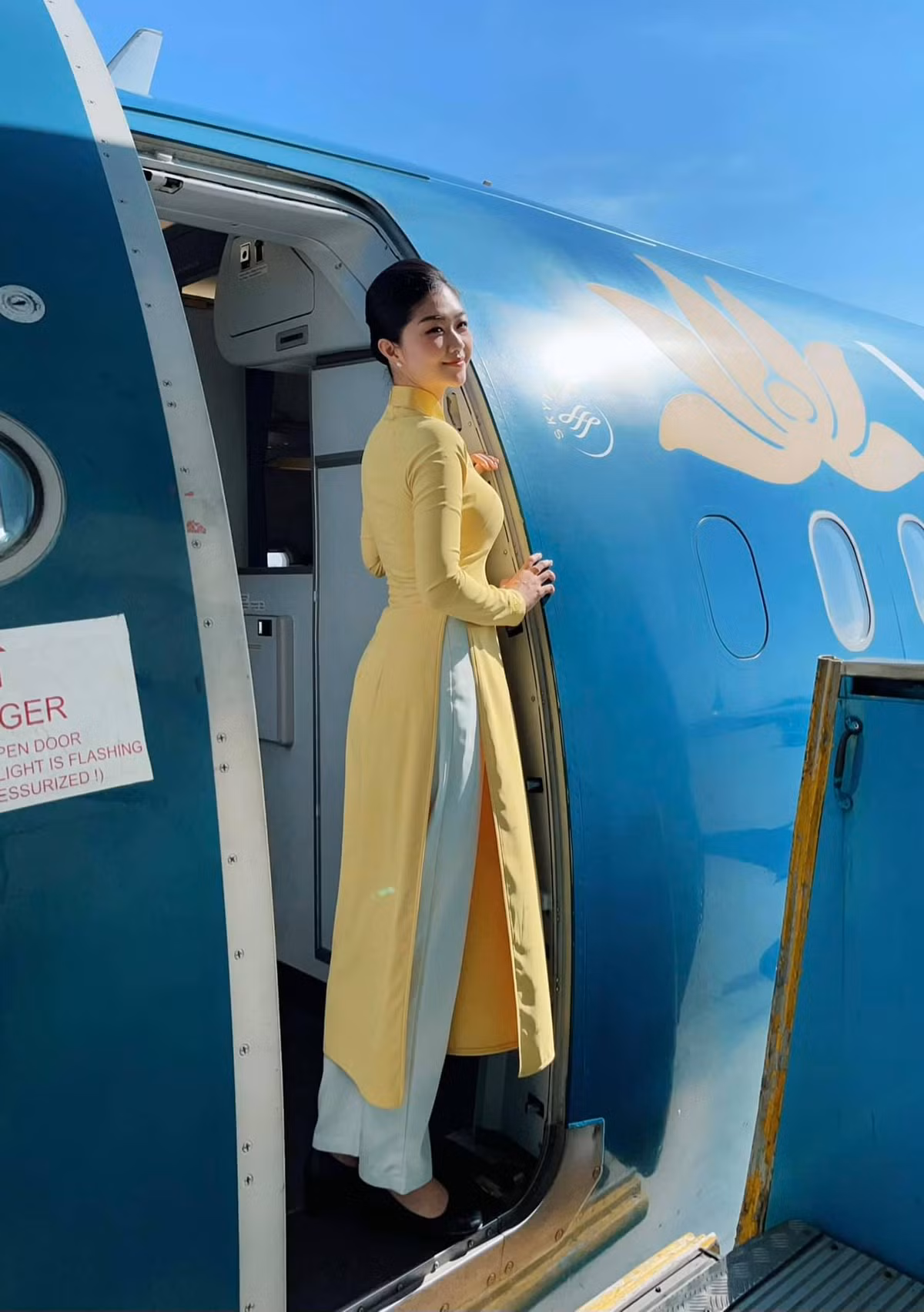 Tôn Nữ Nam Phương là nữ tiếp viên trưởng của Vietnam Airlines đang sở hữu gần 70 nghìn lượt theo dõi trên Instagram.